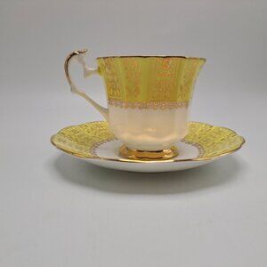 Elizabethan Fine Bone China Tea Cup Saucer Set Yellow Floral Gold Trim Vintage